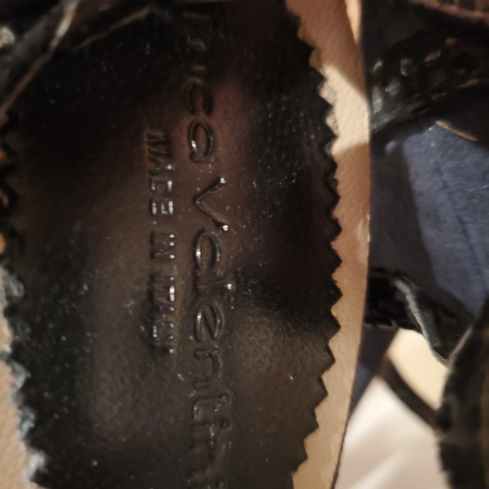 NIB heels - Picture 4 of 8